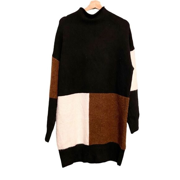 Entro Black and White Color Block Long Sleeve Sweater Dress in Size Medium - Picture 4 of 10